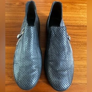 Stuart Weitzman women’s Black Sneakers Slip-On Textured